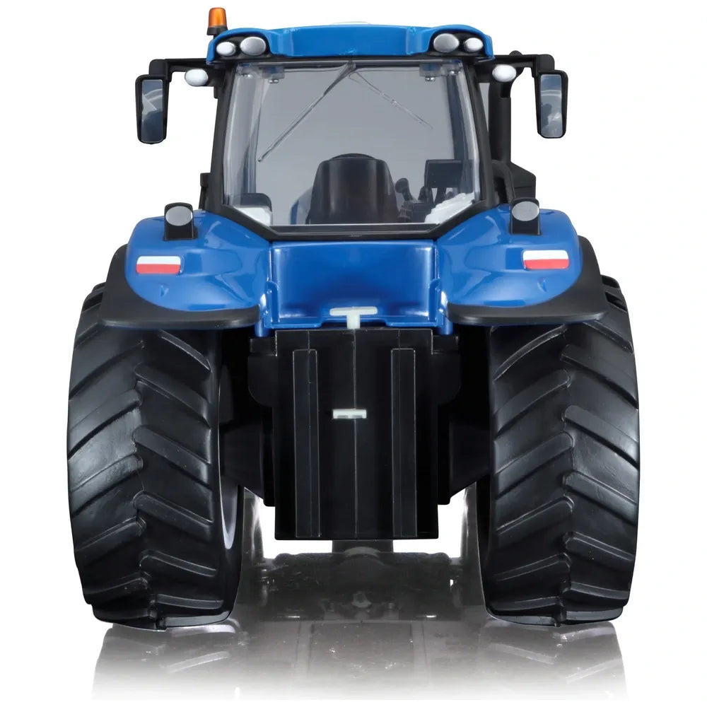 New Holland Remote Control 1:16 Scale Tractor Playset