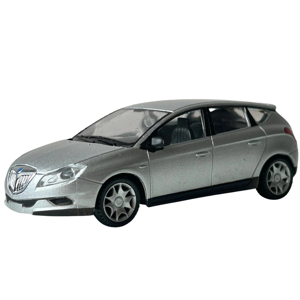 Welly Lancia Delta Silver Diecast Model Car Toy 1:43 Scale Italian Classic Family Car Collectible