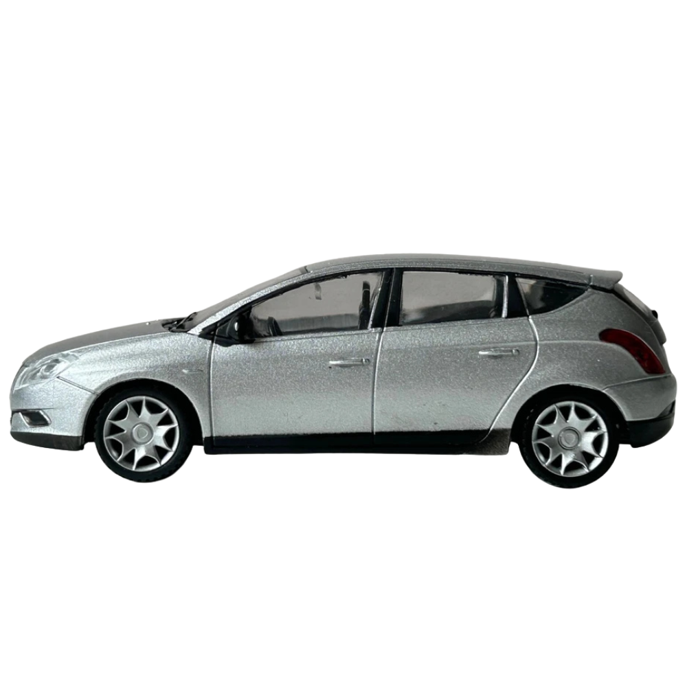 Welly Lancia Delta Silver Diecast Model Car Toy 1:43 Scale Italian Classic Family Car Collectible