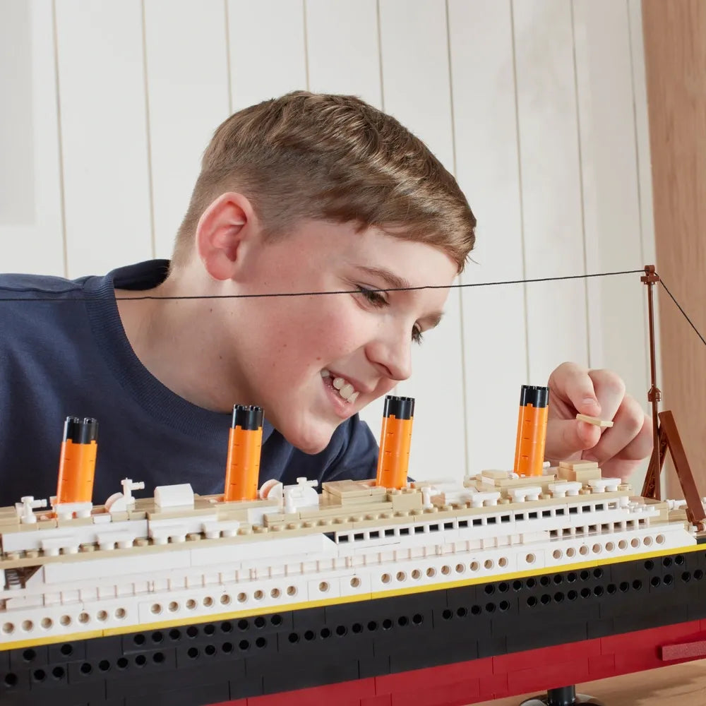 Build-It Deluxe Titanic 878-Piece Oxford Building Brick Set