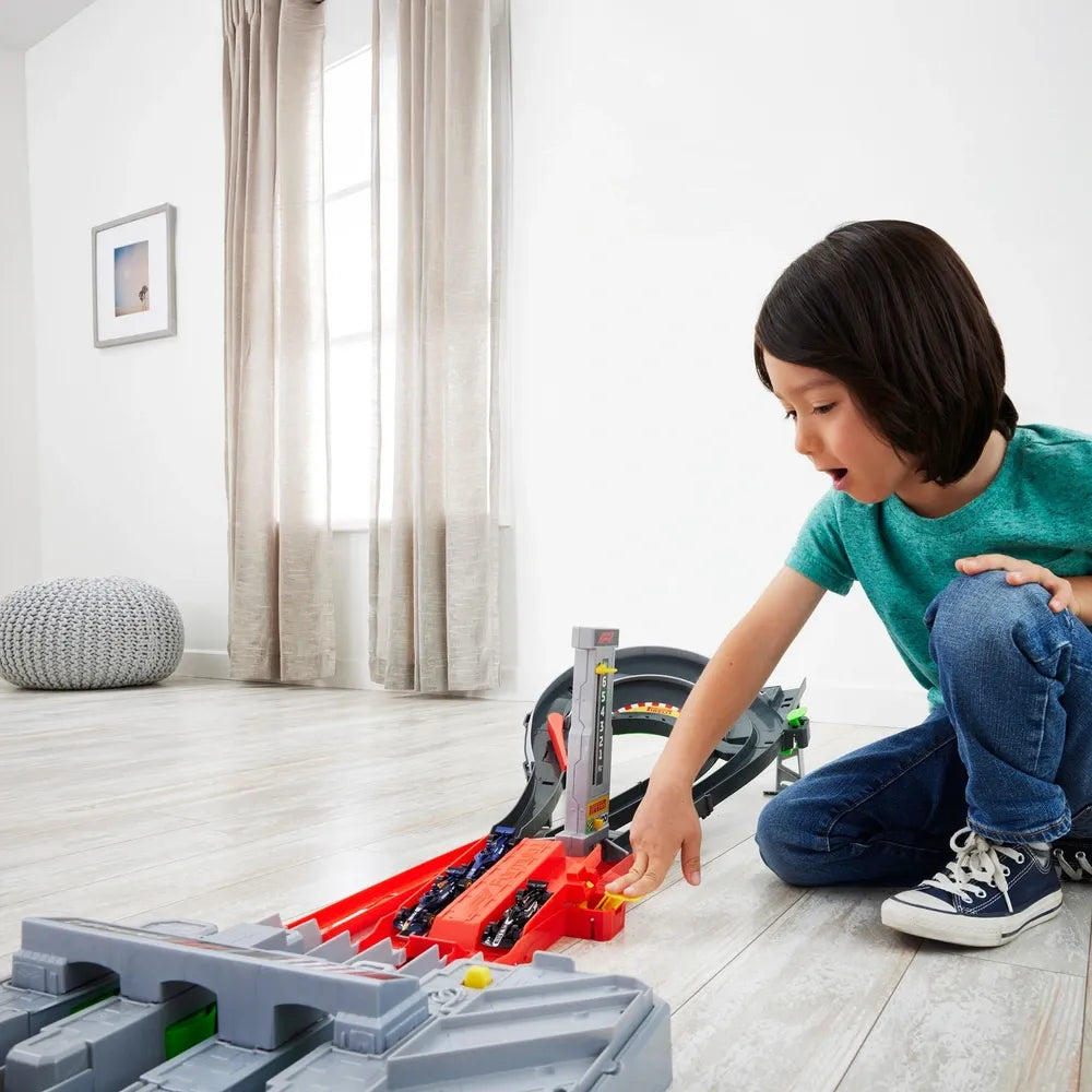 Hot Wheels Formula 1 Grand Prix Circuit Track Set with 3 Die-Cast Cars