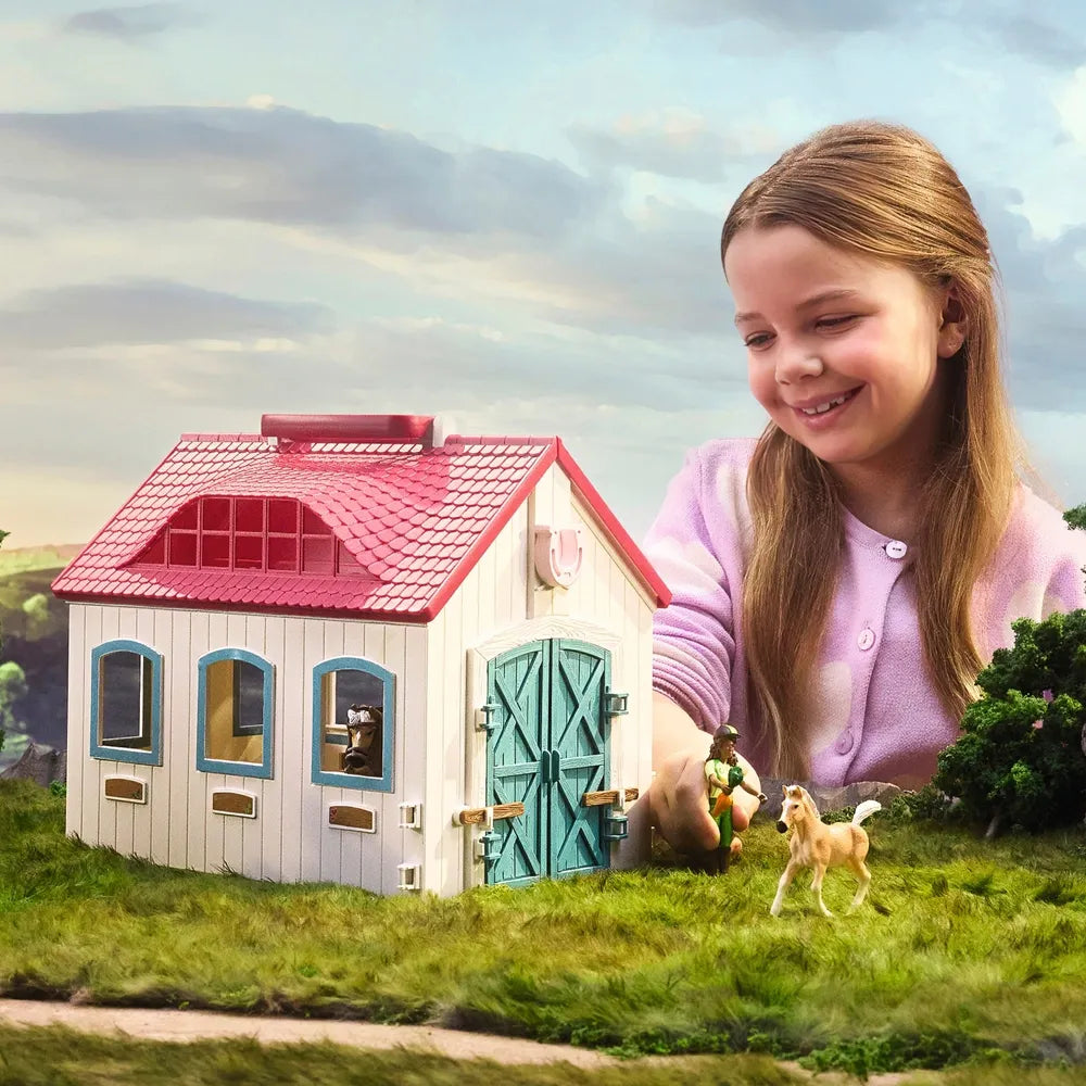 Schleich Horse Club Open Stable Playset – Little Horseshoe (42703)