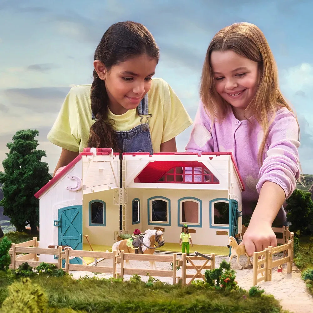Schleich Horse Club Open Stable Playset – Little Horseshoe (42703)