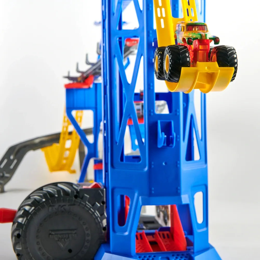 Monster Jam Garage Playset with 1:64 Grave Digger Die-Cast Truck