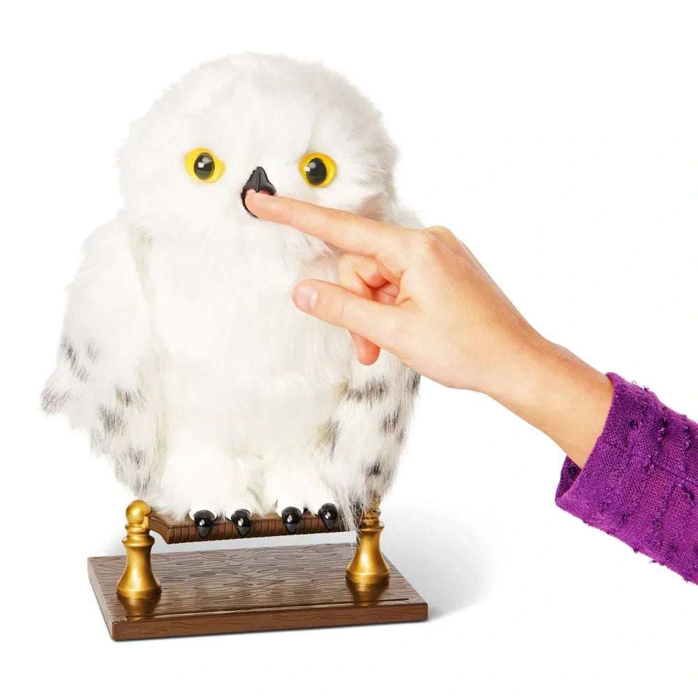 Harry Potter Wizarding World Hedwig Owl 22cm – Interactive Plush Toy
